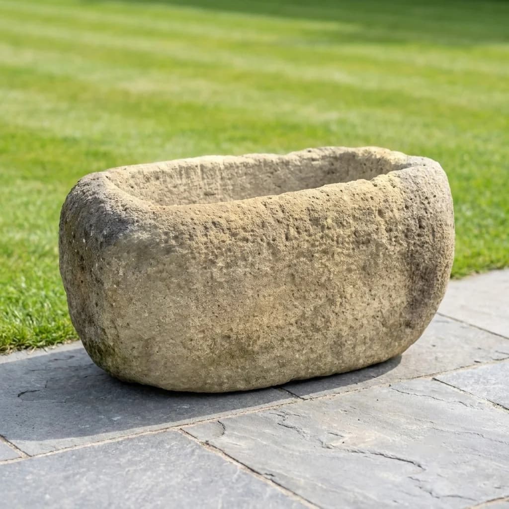 Hoge kalkstenen trog, rechthoekig, massief (46×89×57), verweerde kalksteen met natuurlijke patina, handgemaakt in Indonesië foto 3