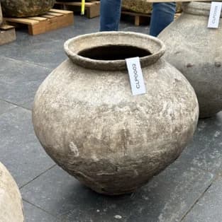Handgemaakte kleivaas, beige tinten (54×58), verweerde klei met natuurlijke patina, handgemaakt in Indonesië foto 9