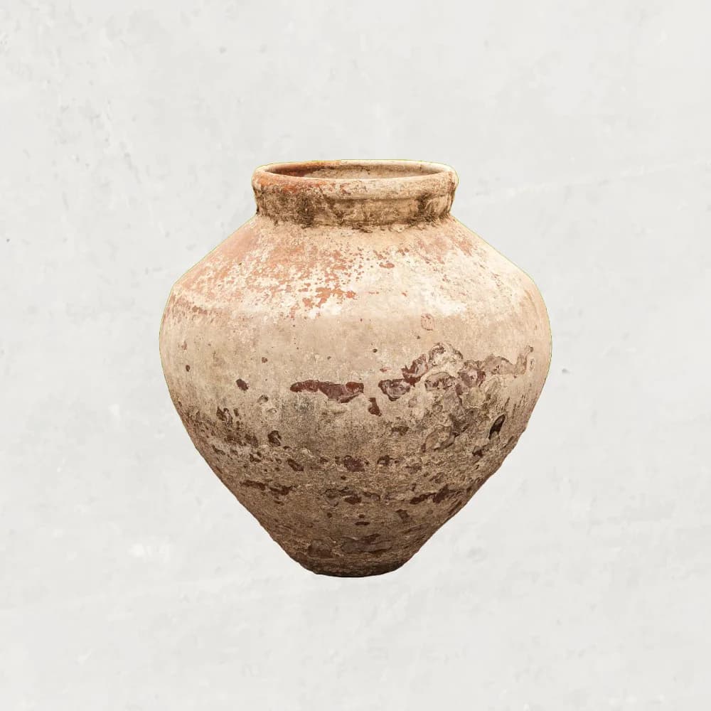 Vintage kleivaas in terra en beige, handgemaakt (61×60), verweerde klei met natuurlijke patina, handgemaakt in Indonesië foto 2