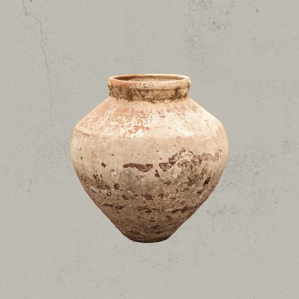 Vintage kleivaas in terra en beige, handgemaakt (61×60), verweerde klei met natuurlijke patina, handgemaakt in Indonesië foto 3