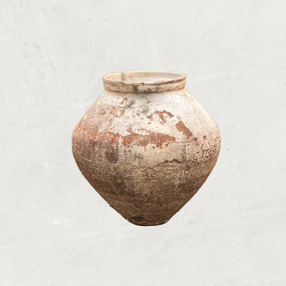 Uniek handgemaakte vintage kleivaas, terra en beige (55×55), verweerde klei met natuurlijke patina, handgemaakt in Indonesië foto 2