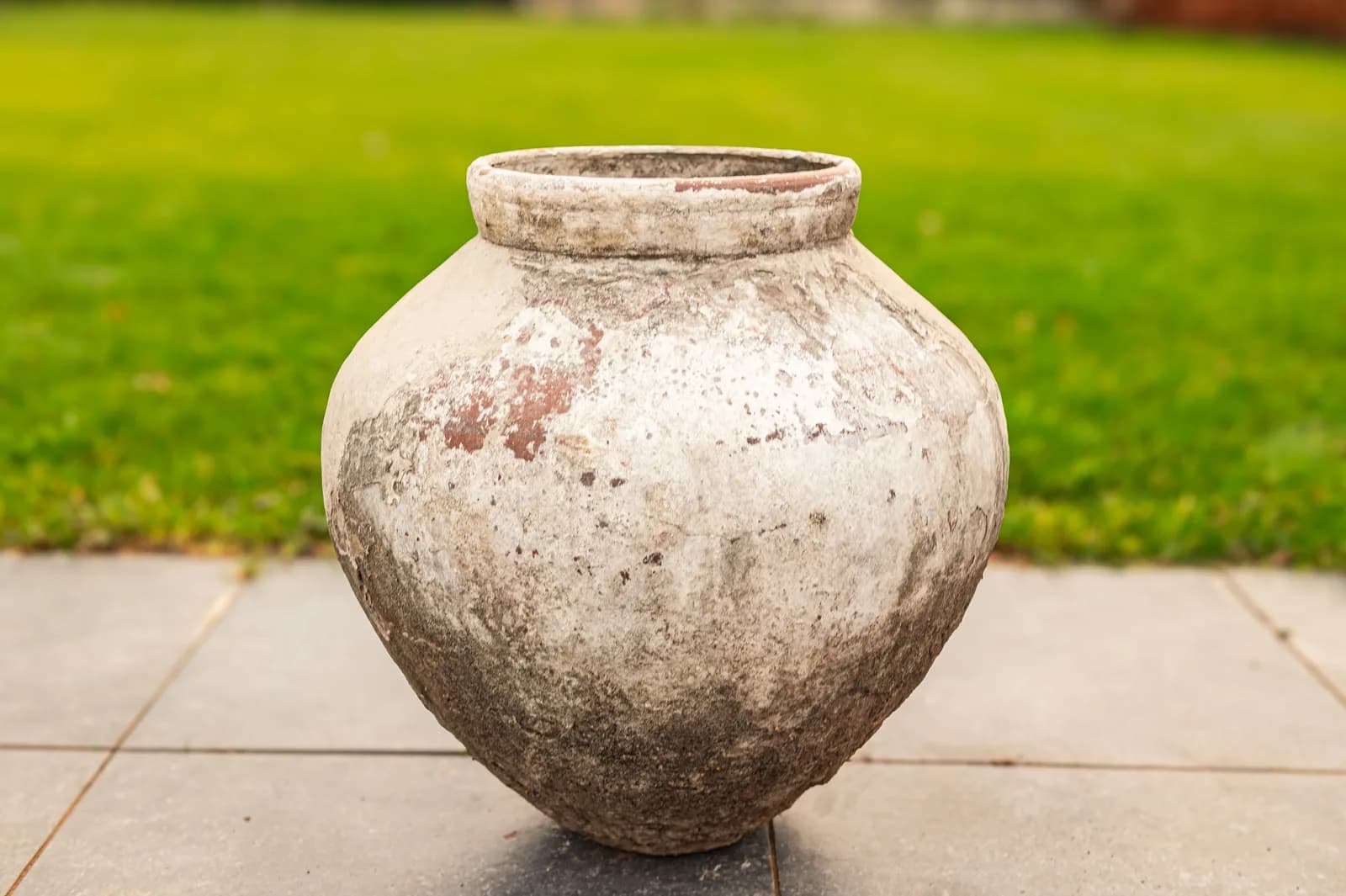 Authentieke vintage kleivaas, terra en zand (56×56), verweerde klei met natuurlijke patina, handgemaakt in Indonesië foto 3