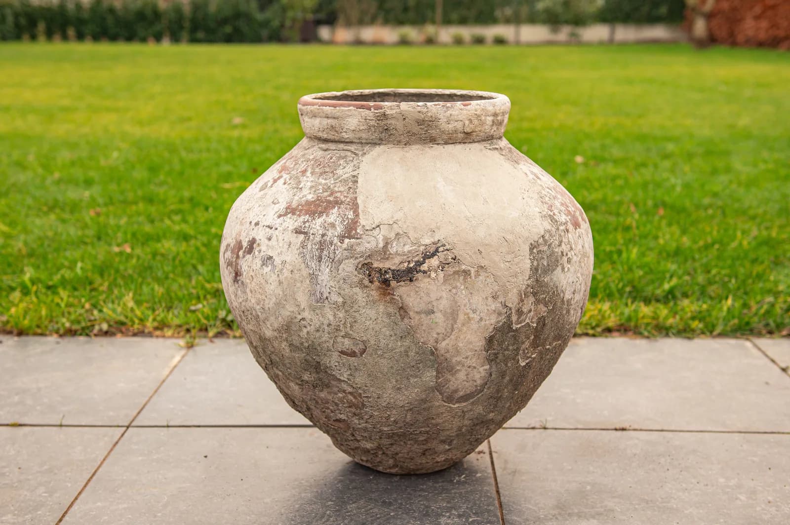Authentieke vintage kleivaas, terra en zand (56×56), verweerde klei met natuurlijke patina, handgemaakt in Indonesië foto 4