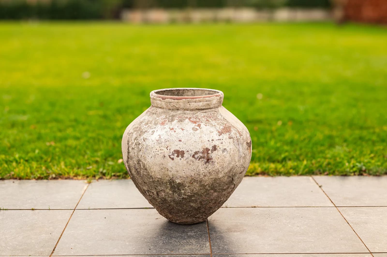 Authentieke vintage kleivaas, terra en zand (56×56), verweerde klei met natuurlijke patina, handgemaakt in Indonesië foto 5
