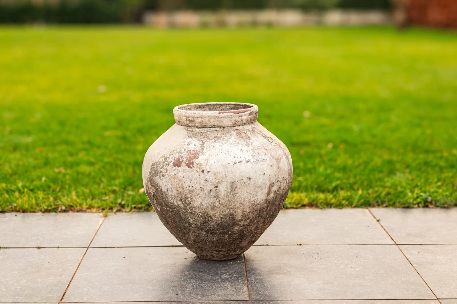 Authentieke vintage kleivaas, terra en zand (56×56), verweerde klei met natuurlijke patina, handgemaakt in Indonesië foto 6