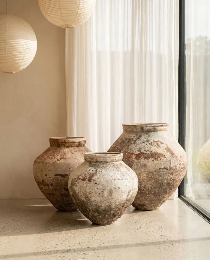 Authentieke vintage kleivaas, terra en zand (56×56), verweerde klei met natuurlijke patina, handgemaakt in Indonesië foto 8