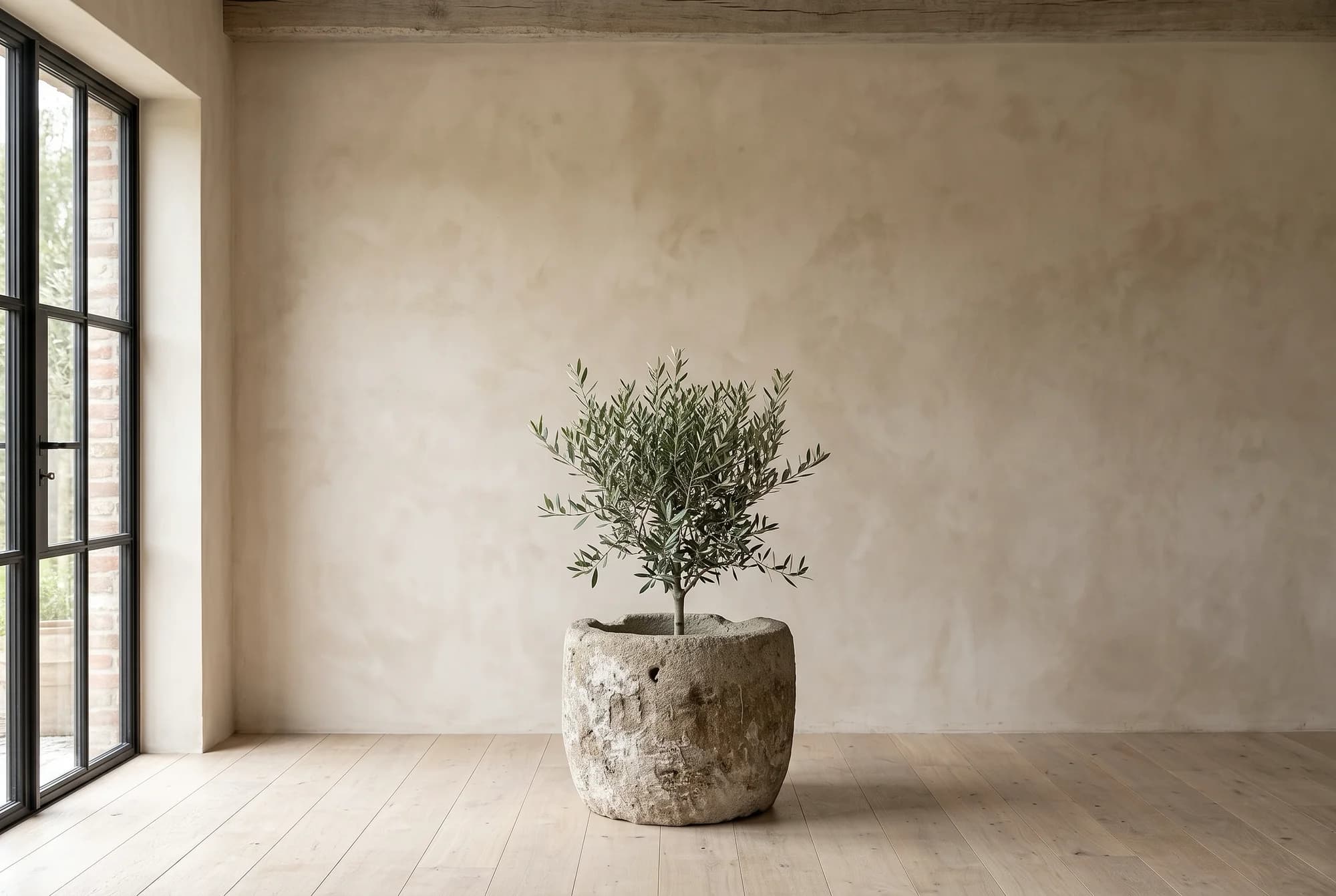Natuurstenen kom-pot, zandkleurig, rond (47×58), verweerde kalksteen met natuurlijke patina, handgemaakt in Indonesië foto 2