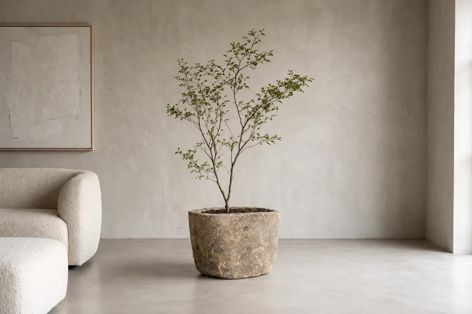 Natuurstenen pot, grijs, rond met mospatina, verweerde kalksteen met natuurlijke patina, handgemaakt in Indonesië foto 2