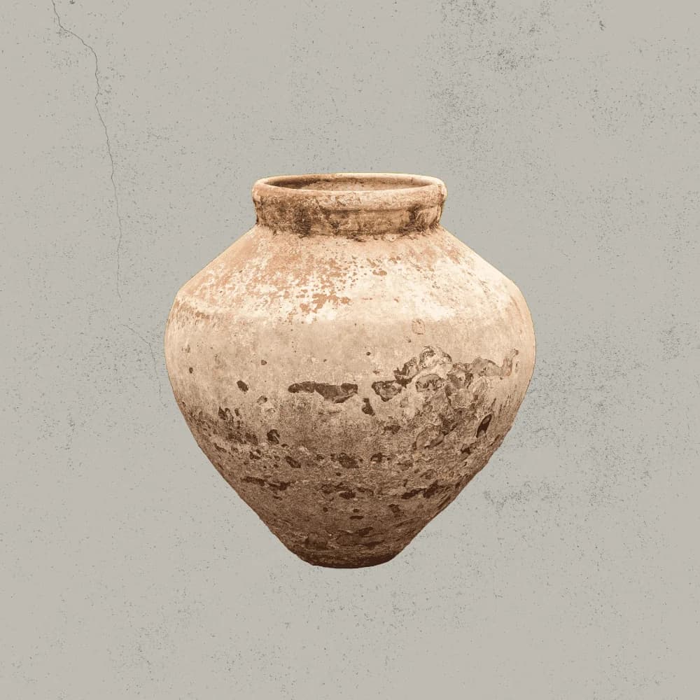 Vintage kleivaas in terra en beige, handgemaakt (61×60), handgemaakt en verweerd, persoonlijk ingekocht in Indonesië